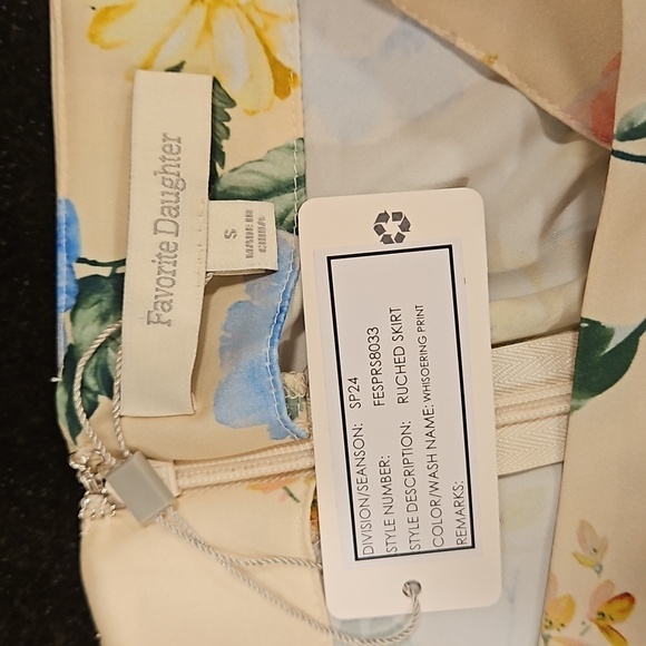 💕FAVORITE DAUGHTER💕 Ruched Skirt ~ Yellow Whispering Floral Print Small S NWT - Picture 8 of 8